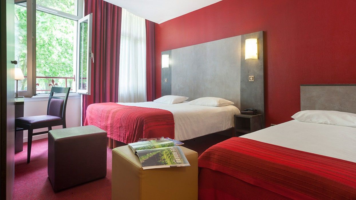 Brit Hotel Le Lion D'Or Chinon Esterno foto